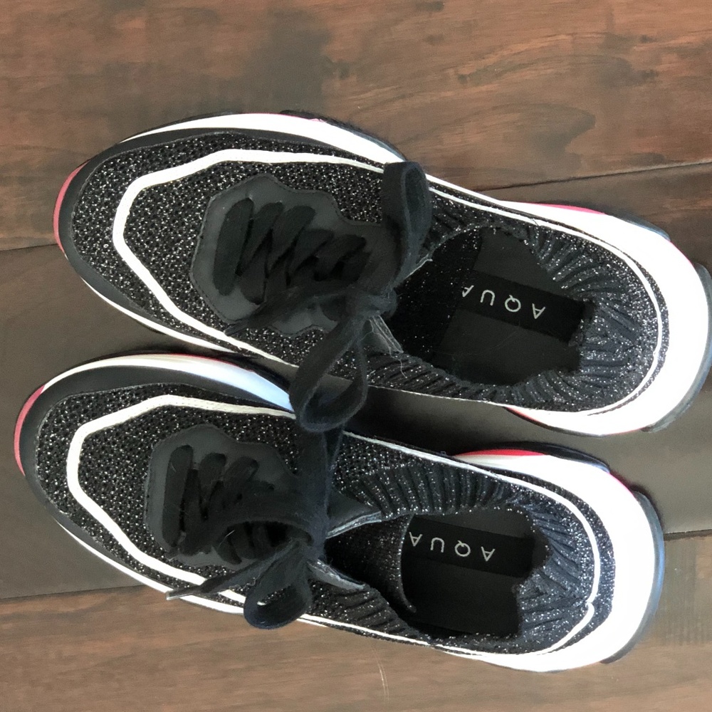 WOMEN'S NEVER WORN AQUA SNEAKERS